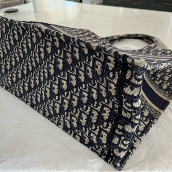 Door Large Oblique Book Tote - Picture 6 of 13